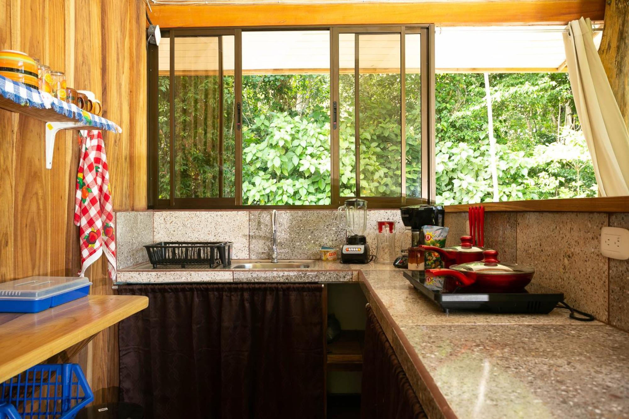 Hotel Brigitte'S Ranch à Cahuita Extérieur photo