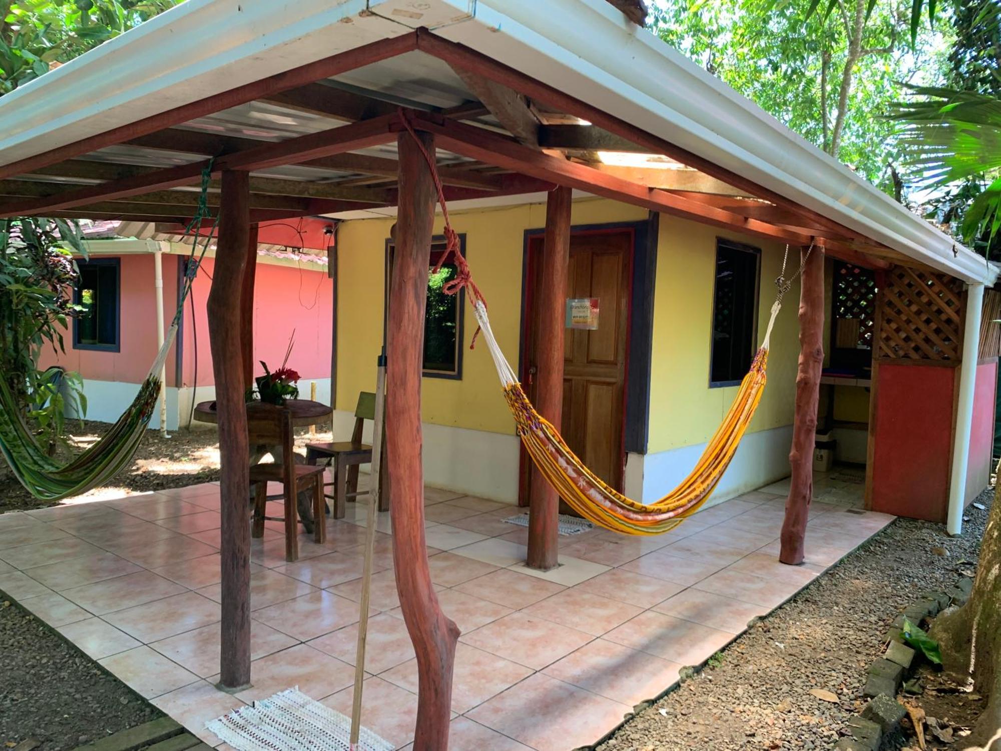 Hotel Brigitte'S Ranch à Cahuita Extérieur photo