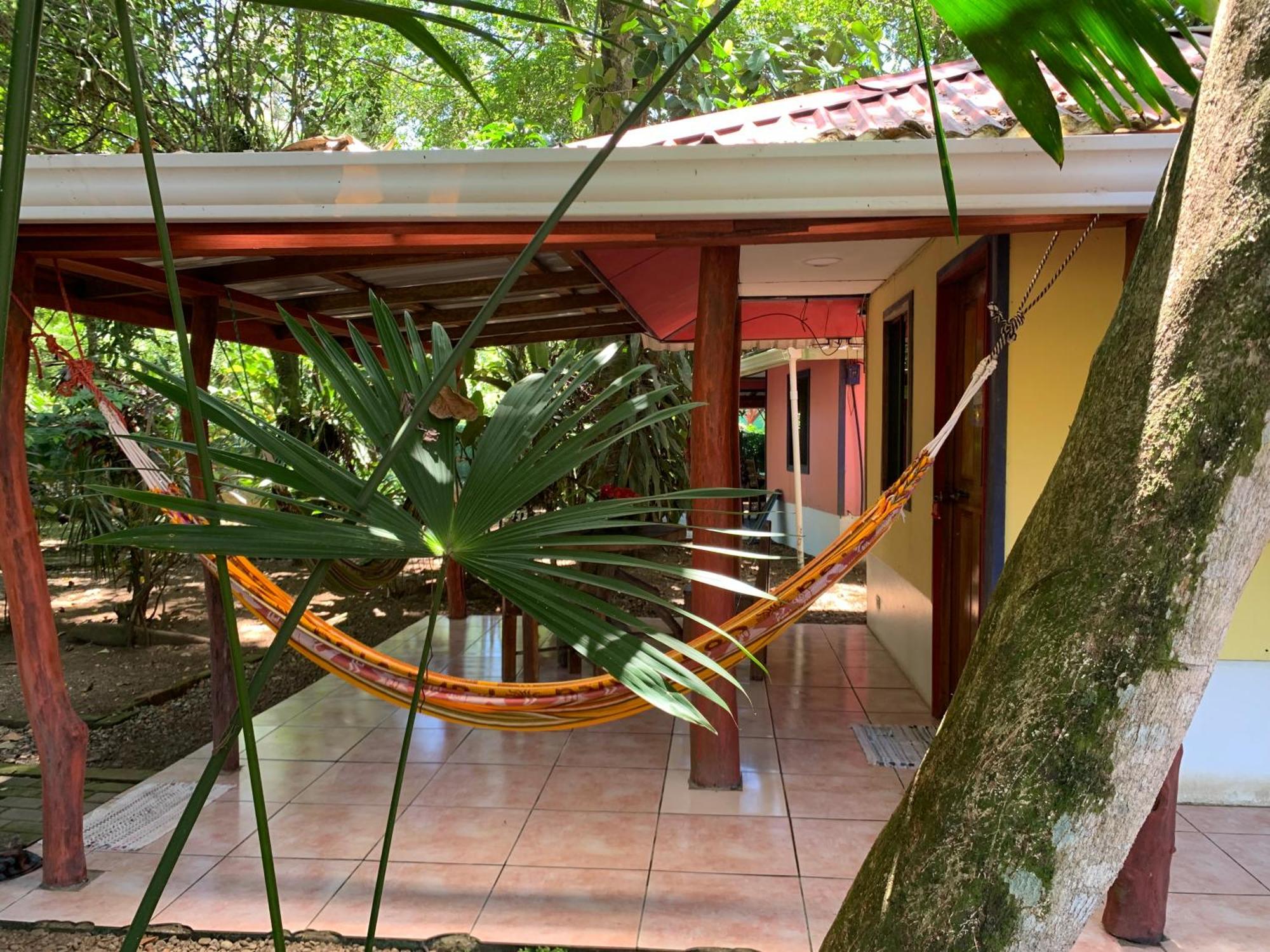 Hotel Brigitte'S Ranch à Cahuita Extérieur photo