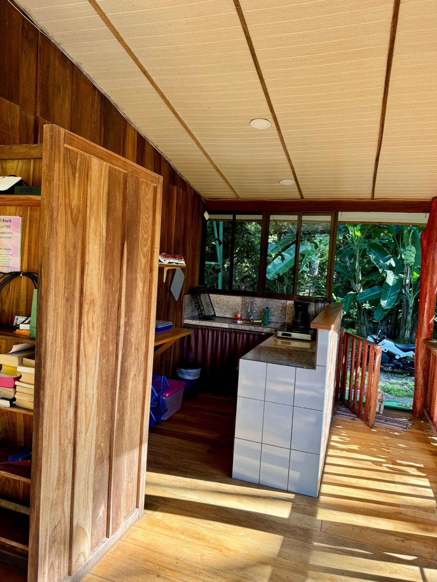 Hotel Brigitte'S Ranch à Cahuita Extérieur photo